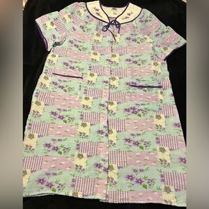 EUC Metropolitan Lilac Floral Patchwork Housecoat/Duster Embroidered Collar 1X